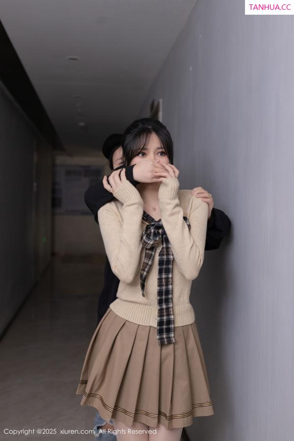 鱼子酱fish  [XiuRen]高清写真图 2025.03.07 No.9988 鱼子酱Fish 丝袜美腿第3张图片